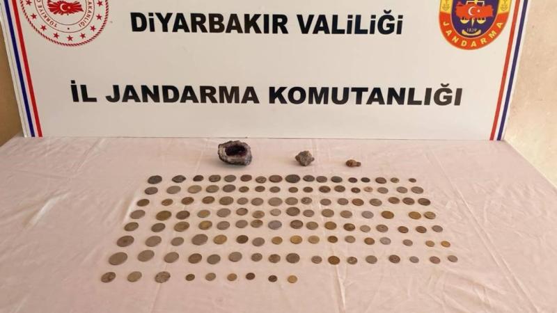 Diyarbakır'da 130 adet sikke ve obje ele geçirildi