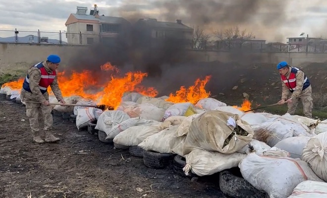 Diyarbakır'da ele geçirilen 24 ton uyuşturucu yakılarak imha edildi