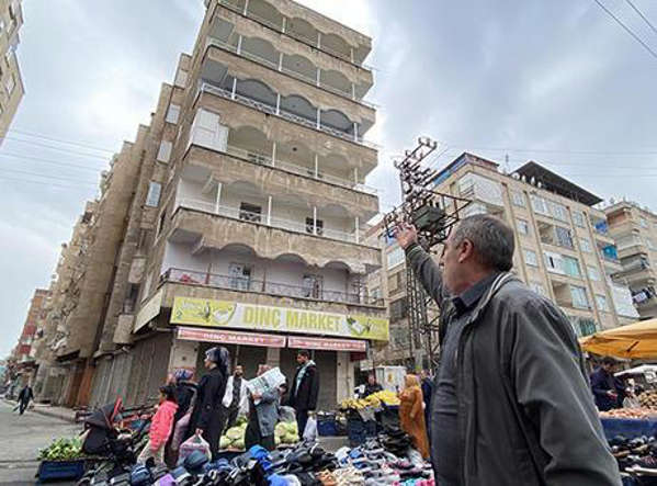 Diyarbakır'da semt pazarlarında hasarlı binalar nedeniyle güvenlik önlemleri alınıyor