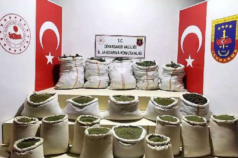 Diyarbakır'da yüklü miktarda uyuşturucu ele geçirildi