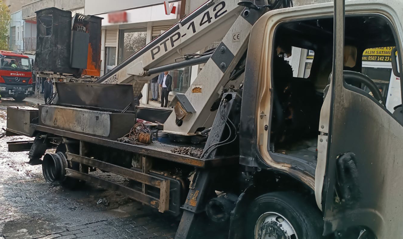 Ergani'de trafo patladı DEDAŞ'a ait araç kullanılamaz hale geldi