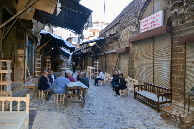 HÜDA PAR Diyarbakır İl Başkanı Dinç: Kaderine terk edilen tarihi marangozlar çarşısı restore edilmeli!
