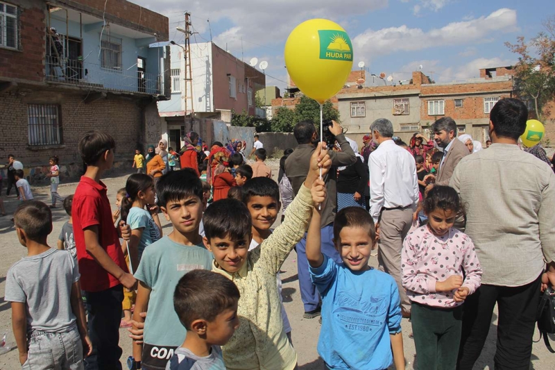 HÜDA PAR Diyarbakır İl Başkanı Dinç: Mahallelinin okul sorunu çözüme kavuşturulacak