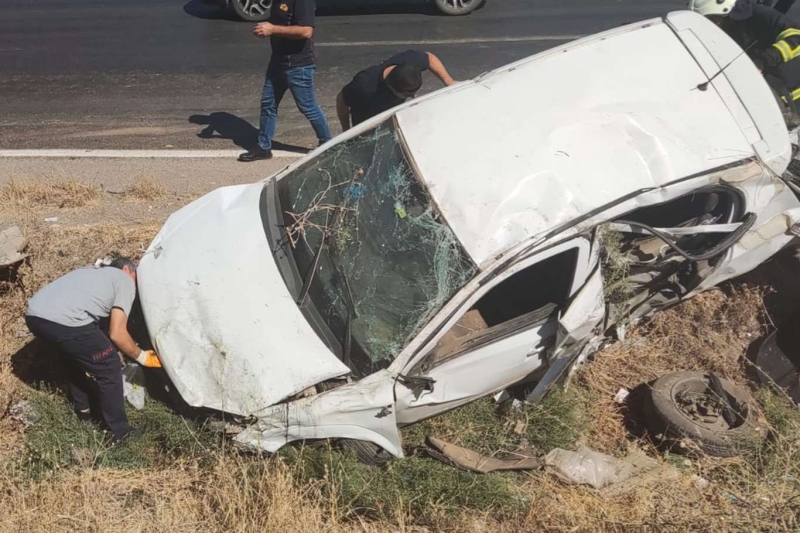 Bismil-Diyarbakır yolunda araç şarampole devrildi: 4 yaralı