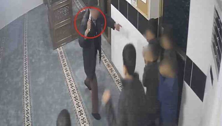 Camide çocukları bıçakla kovalayan şahıs gözaltına alındı